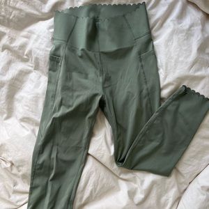 Scalloped leggings. CottonOn